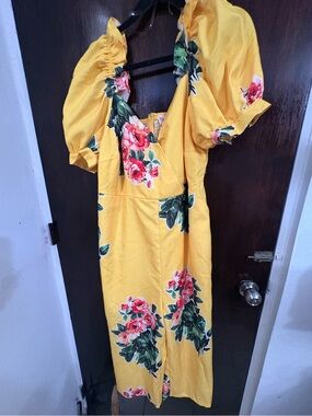 Bundle 3 for $25. L'ATISTE Yellow Floral Puff-Sleeve Jumpsuit Size 2X.